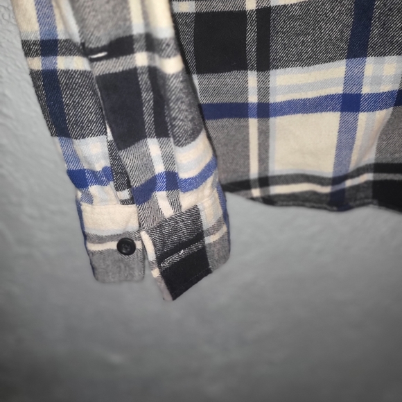 American Eagle Women's Button down long sleeve - Picture 4 of 6